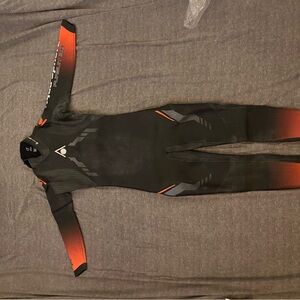 New in box aquasphere wetsuit ML
